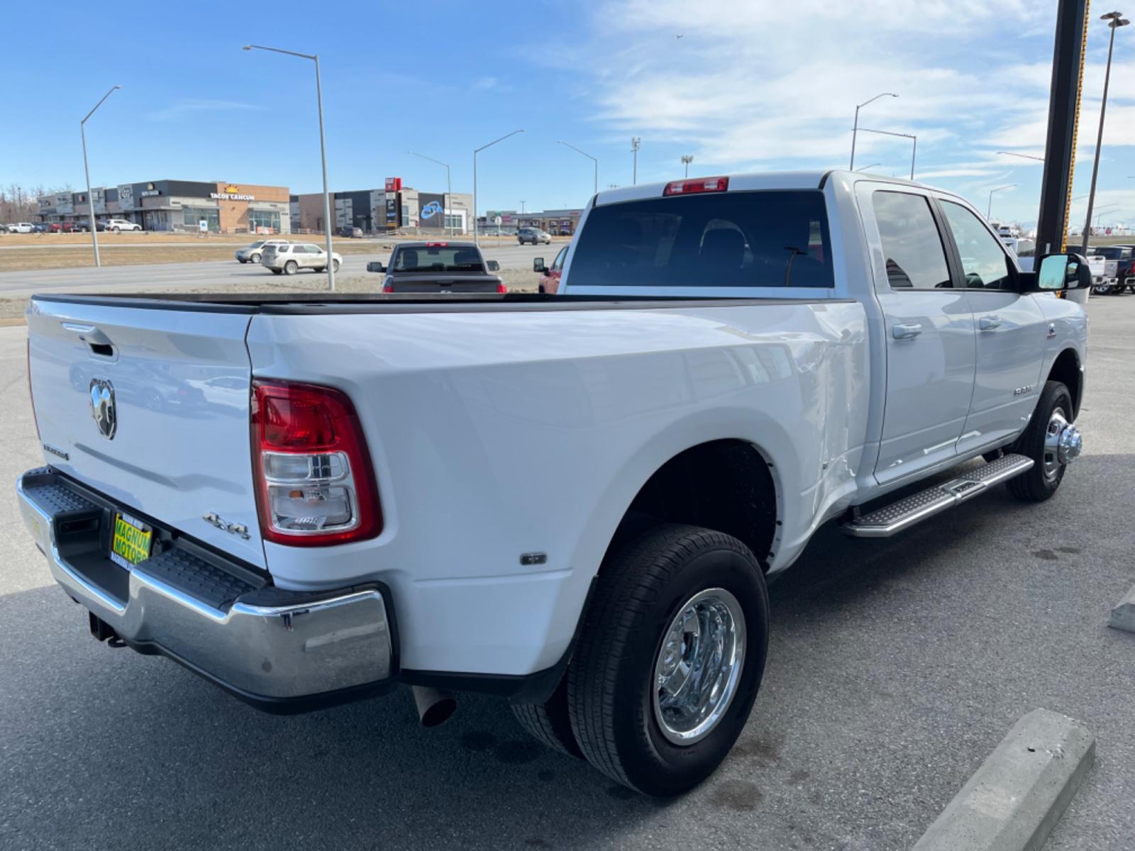 2022 WHITE /Black RAM 3500 BIG HORN (3C63RRHL6NG) with an 6.7L engine, Automatic transmission, located at 1960 Industrial Drive, Wasilla, 99654, (907) 274-2277, 61.573475, -149.400146 - Photo #4